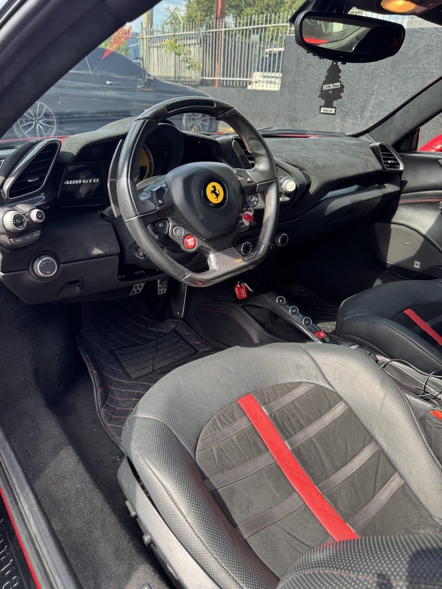 Ferrari 488 GTB photo 5