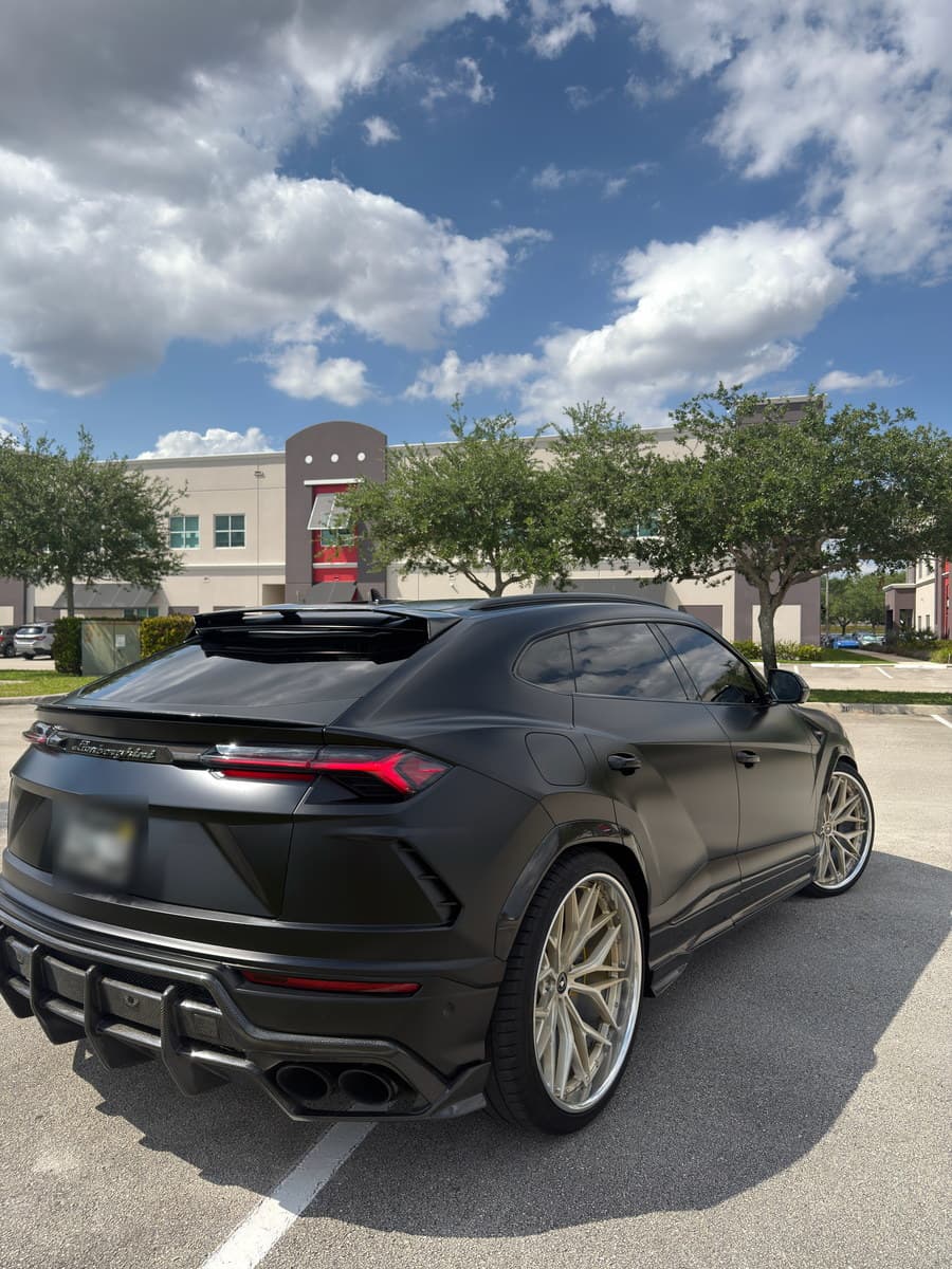 Lamborghini Urus (J Balvin Edition) photo 2